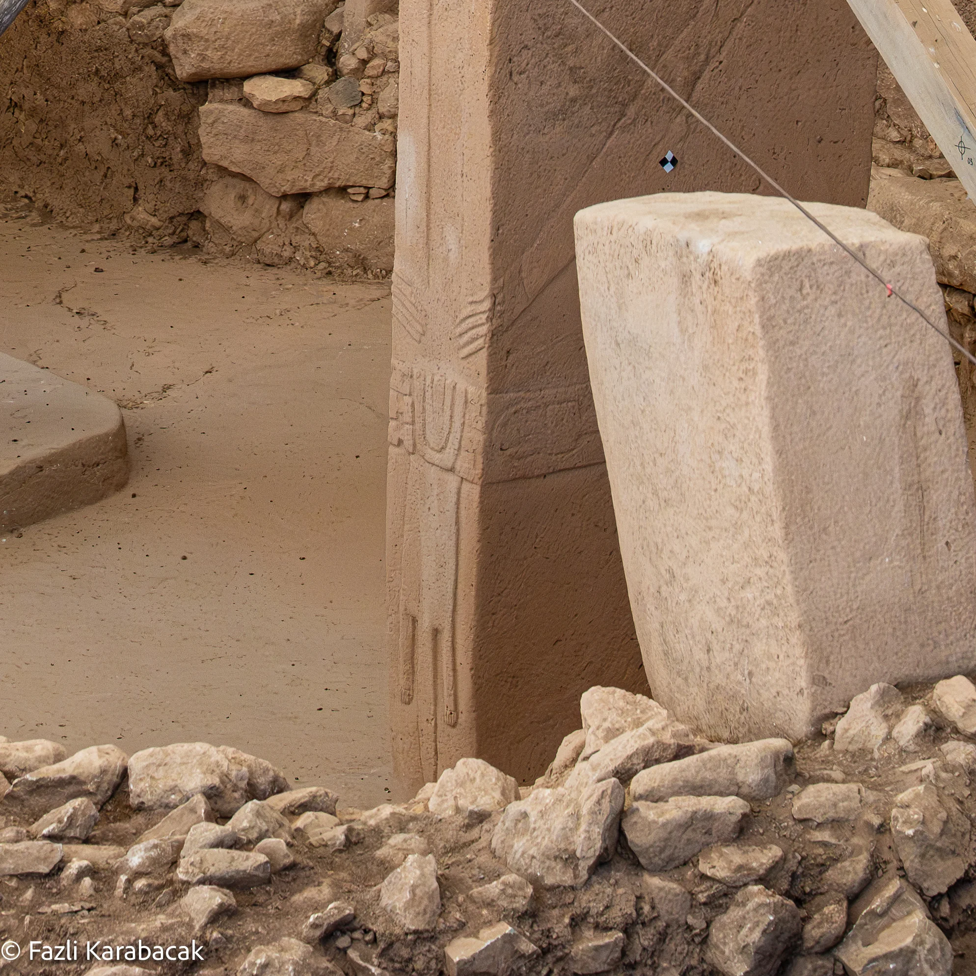 Carved arms, hands, belts and loincloths on T-shaped pillars at Göbekli Tepe